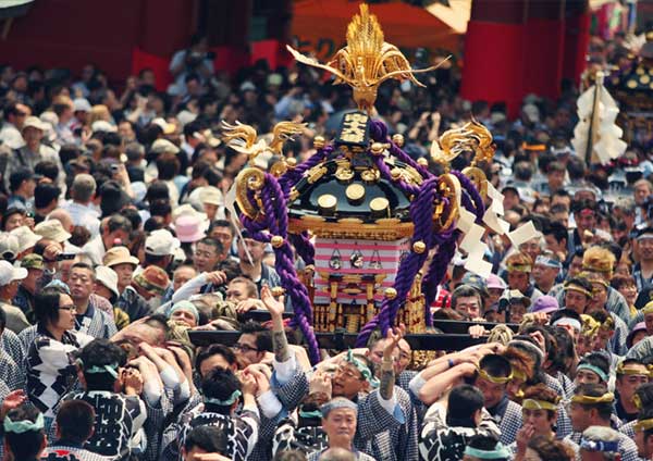 ซันจะ-มัตสึริ (Sanja Matsuri) หรือ เทศกาลแห่งศาลเจ้าอาซาคุสะ