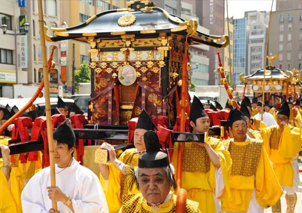 ซันโน-มัตสึริ (Sanno Matsuri) หรือ เทศกาลแห่ศาลเจ้าฮิเอะ